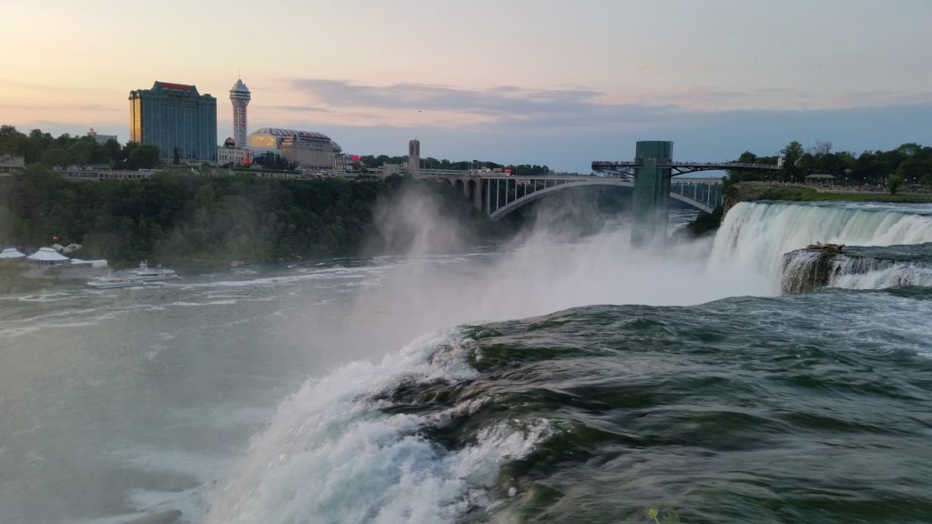 Niagara Falls zoom in