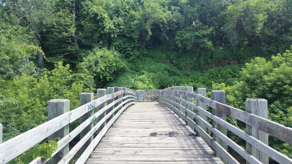 Minneapolis walk bridge