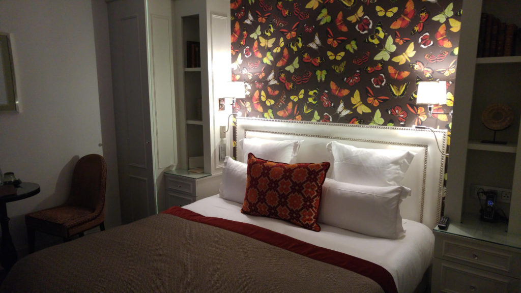 Hotel Monge room