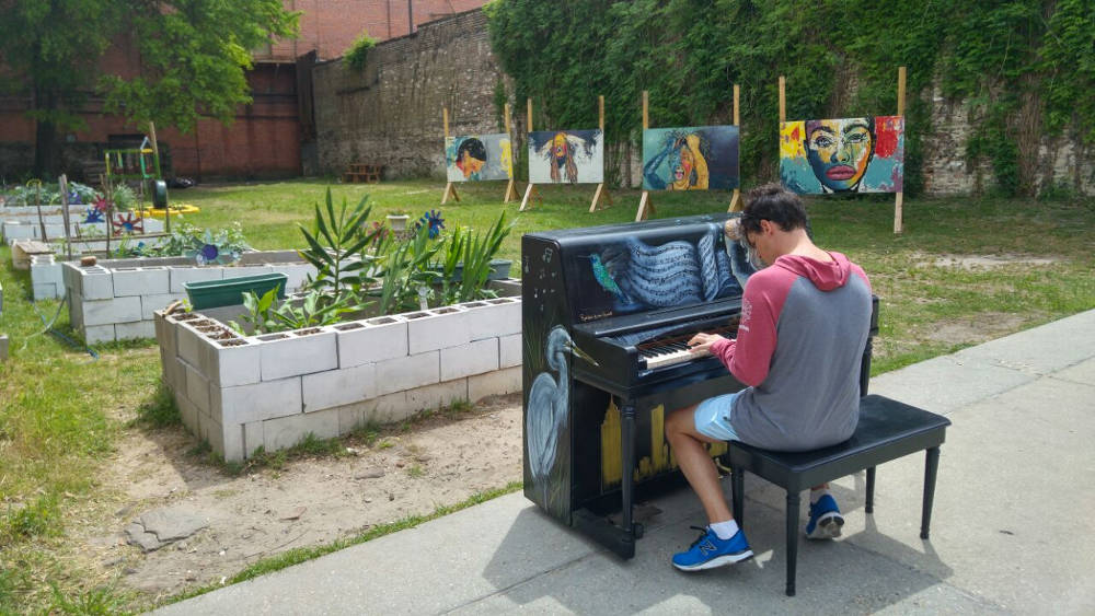 Adam Mobile piano