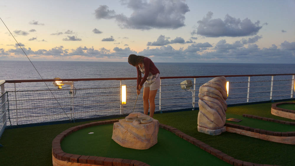 Linnie ship mini golf