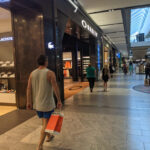 palm-beach-adam-shopping